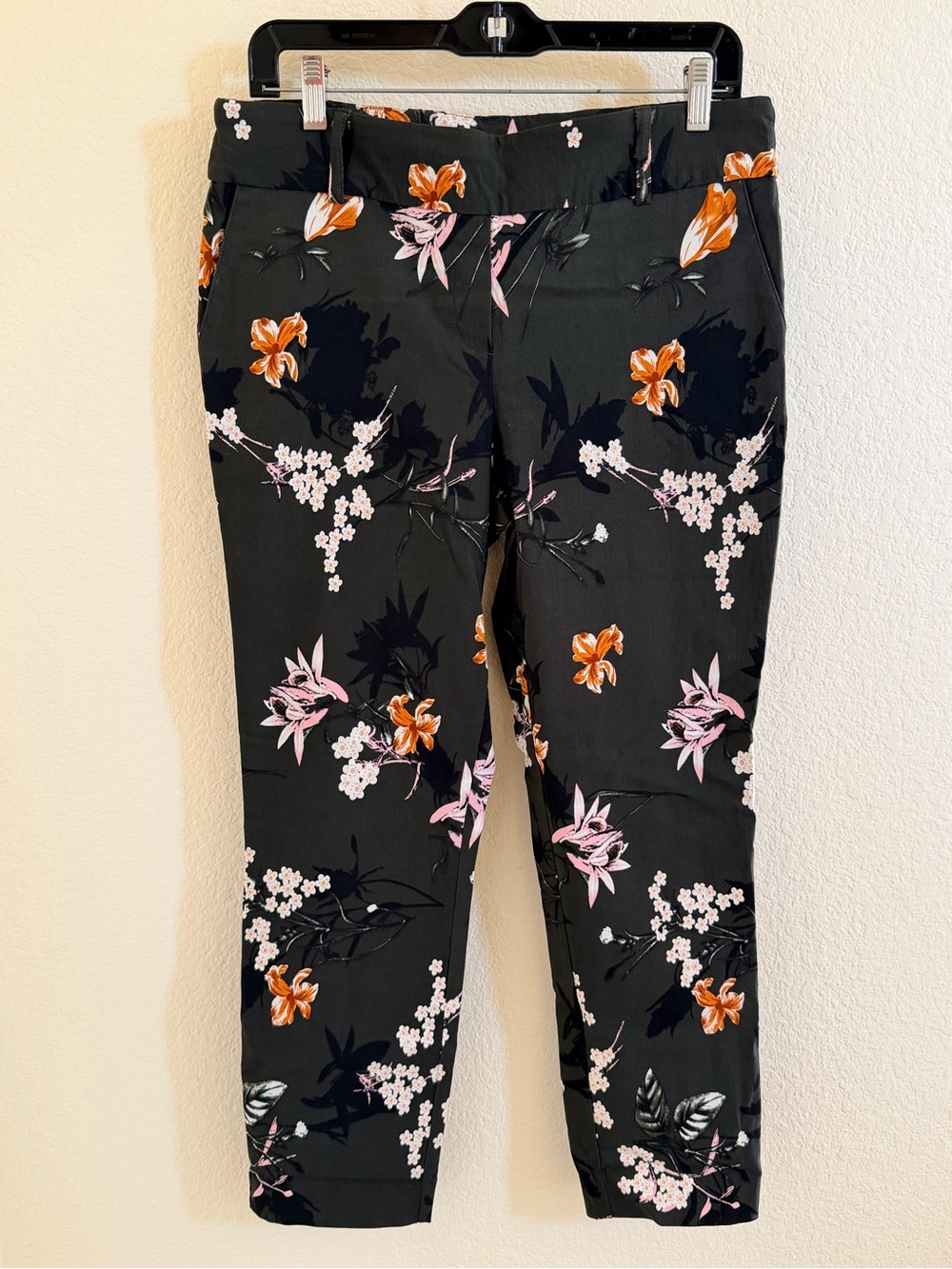 Jules & Leopold Black Floral Cropped Pants with Pink & Orange Blooms (Size L)